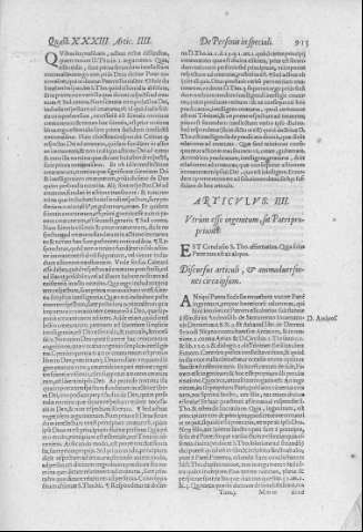 913